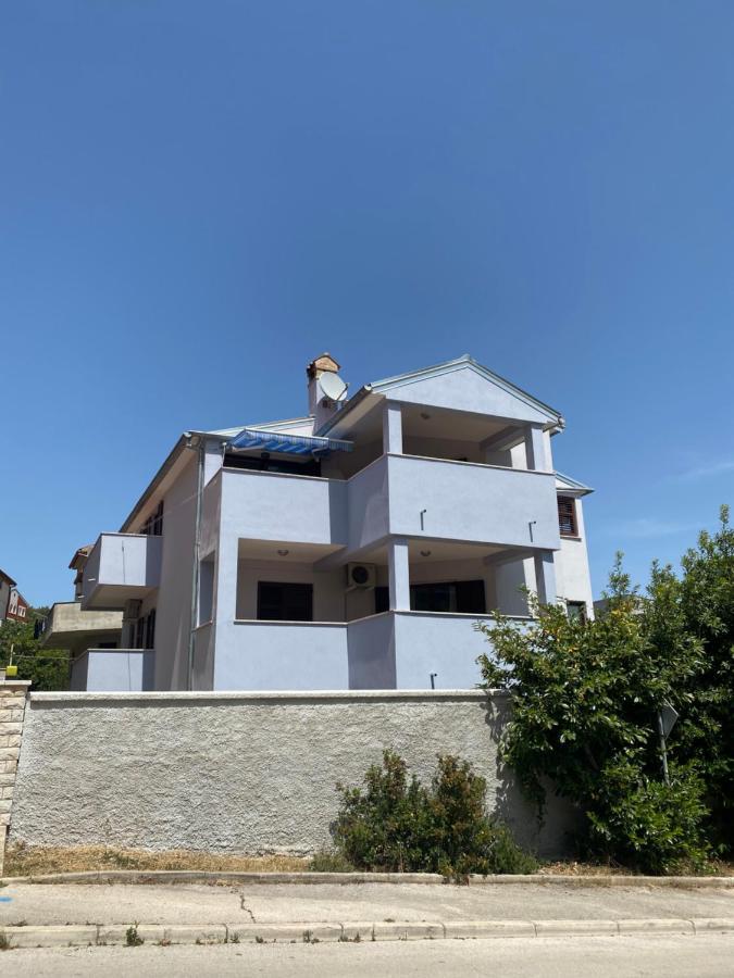 Apartments Lungomare Pula Exterior foto