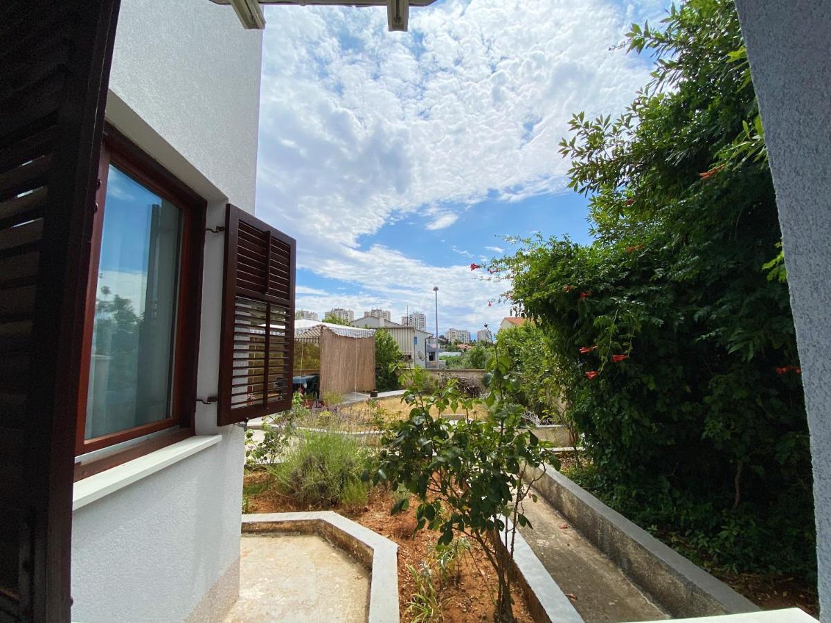 Apartments Lungomare Pula Exterior foto